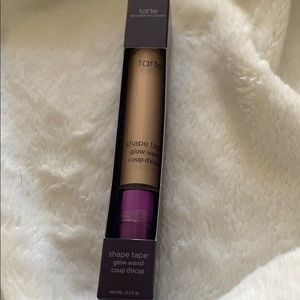 Tarte Shape Tape Glow shade alight